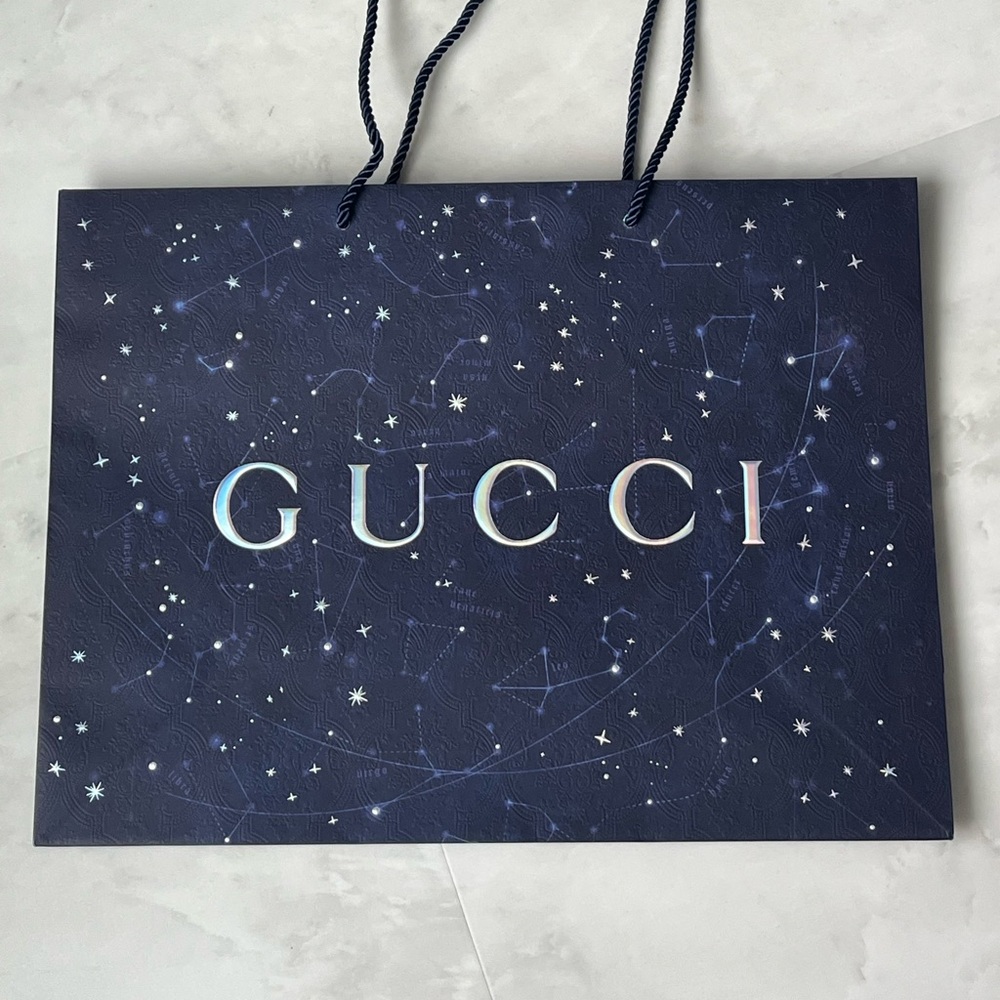 Authentic Gucci gifting/paper bag, in mint condition.